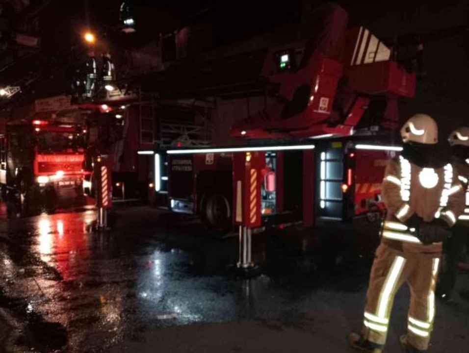 Zeytinburnu'nda sanayi sitesinde çıkan yangında patlamalar yaşanırken, iş yeri sahibi, "Allah'ım bu nasıl acı" diye feryat etti
