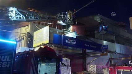 Zeytinburnu'nda hırdavat dükkanında çıkan yangın söndürüldü