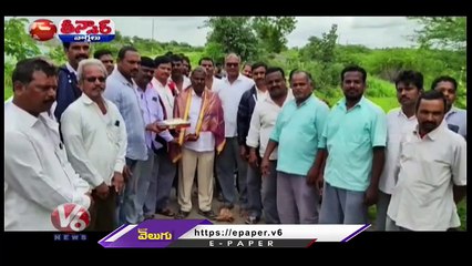 TRS Sarpanch Construct Road With Begging Money | V6 Teenmaar (2)