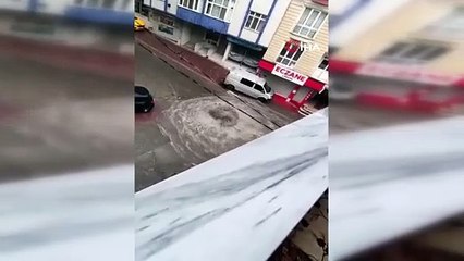 Küçükçekmece'de motosikletle gelen şüpheliler 1 kişiyi sokak ortasında vurarak öldürdü