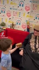 مقلب من طفل صغير فى الفنان محيى إسماعيل