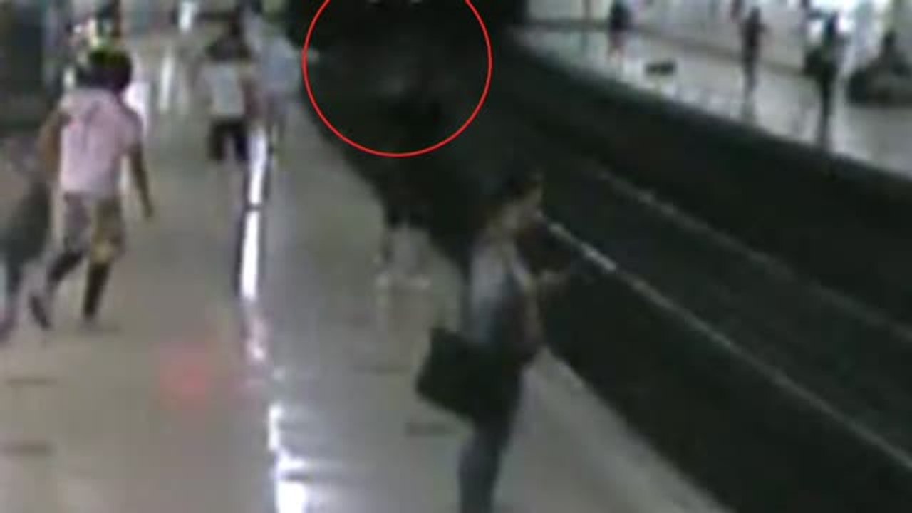 Un policía fuera de servicio salva la vida a un hombre que había caído a las vías del tren en Madrid