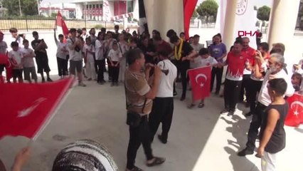 SPOR Dünya ikincisi olan tekvandocu, memleketinde davul zurnayla karşılandı