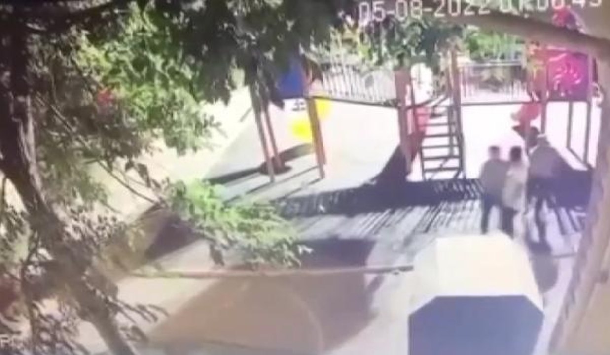 BAĞCILAR'DA PARKTAKİ CİNAYET KAMERADA
