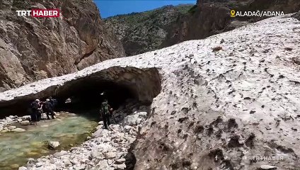 Aladağlar'daki kar tünelleri ziyaretçilerin ilgi odağı oldu
