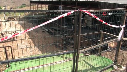 Korkunç görüntü! Yanan halı saha deposundan ceset çıktı