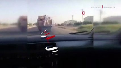 Canını hiçe saydı, ev eşyalarını tutarak kilometrelerce yol yaptı