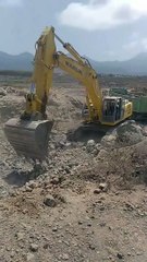 Enfrentamiento de un operario contra los activistas en el Puertito de Adeje