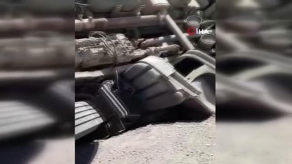 Tuğla yüklü kamyon devrildi