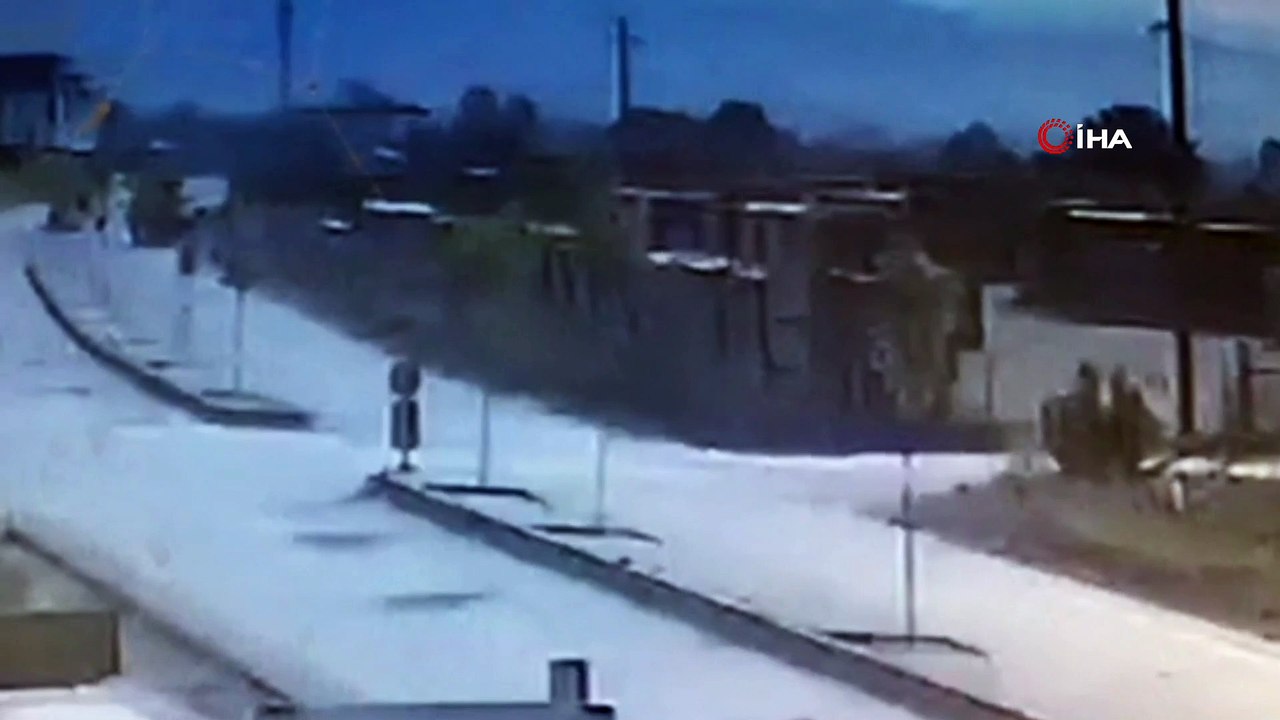 Feci kaza kamerada! Traktör motosikletlinin üzerinden geçti