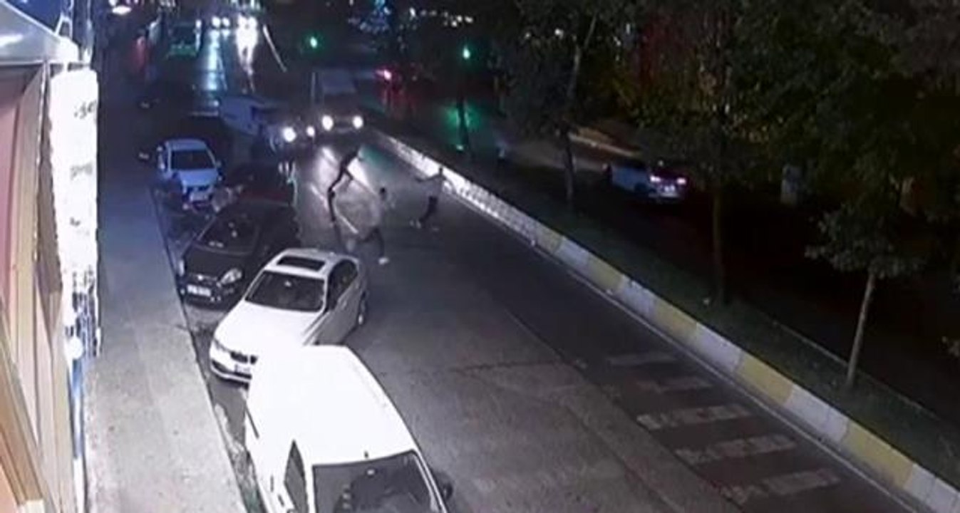 Son dakika gündem: 4 kişinin yaralandığı silahlı kavganın görüntüsü ortaya çıktı