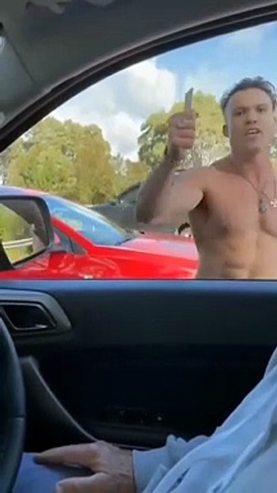 Ils sont tombés sur le mauvais gars à chauffer pendant un road rage