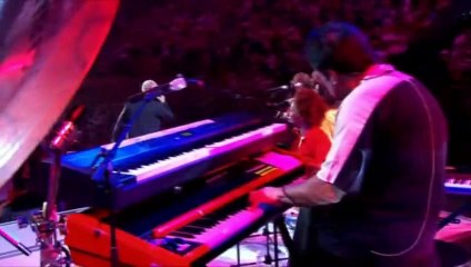 Phil Collins chante "Two Hearts" en concert à Paris-Bercy