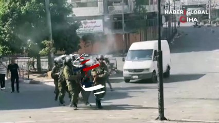İsrail askerleri, Filistinli genci yerde sürükleyerek gözaltına aldı