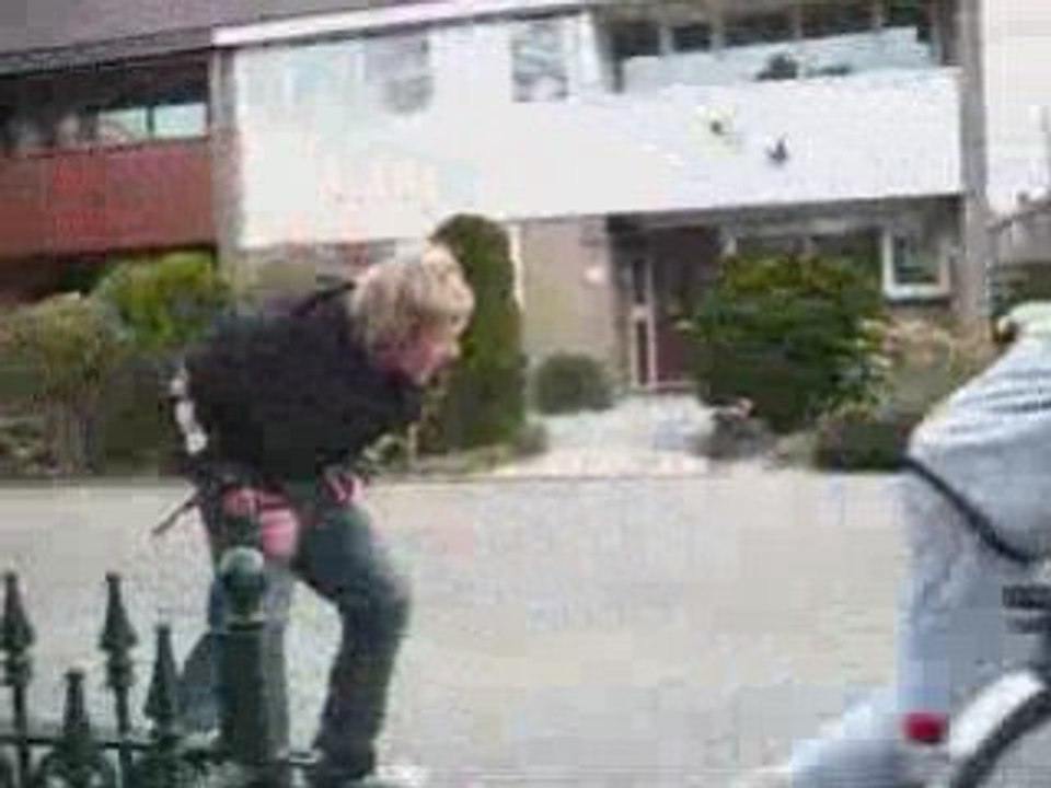 Fiets en luchtalarm bloopers