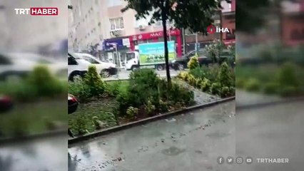 Düşen kadının yardımına vatandaşlar yetişti