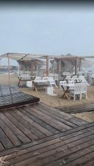 TATİLCİLER, ŞİDDETLİ RÜZGAR VE YAĞMURA HAZIRLIKSIZ YAKALANDI