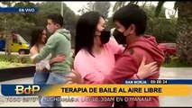 Así es la beneficiosa terapia de baile al aire libre