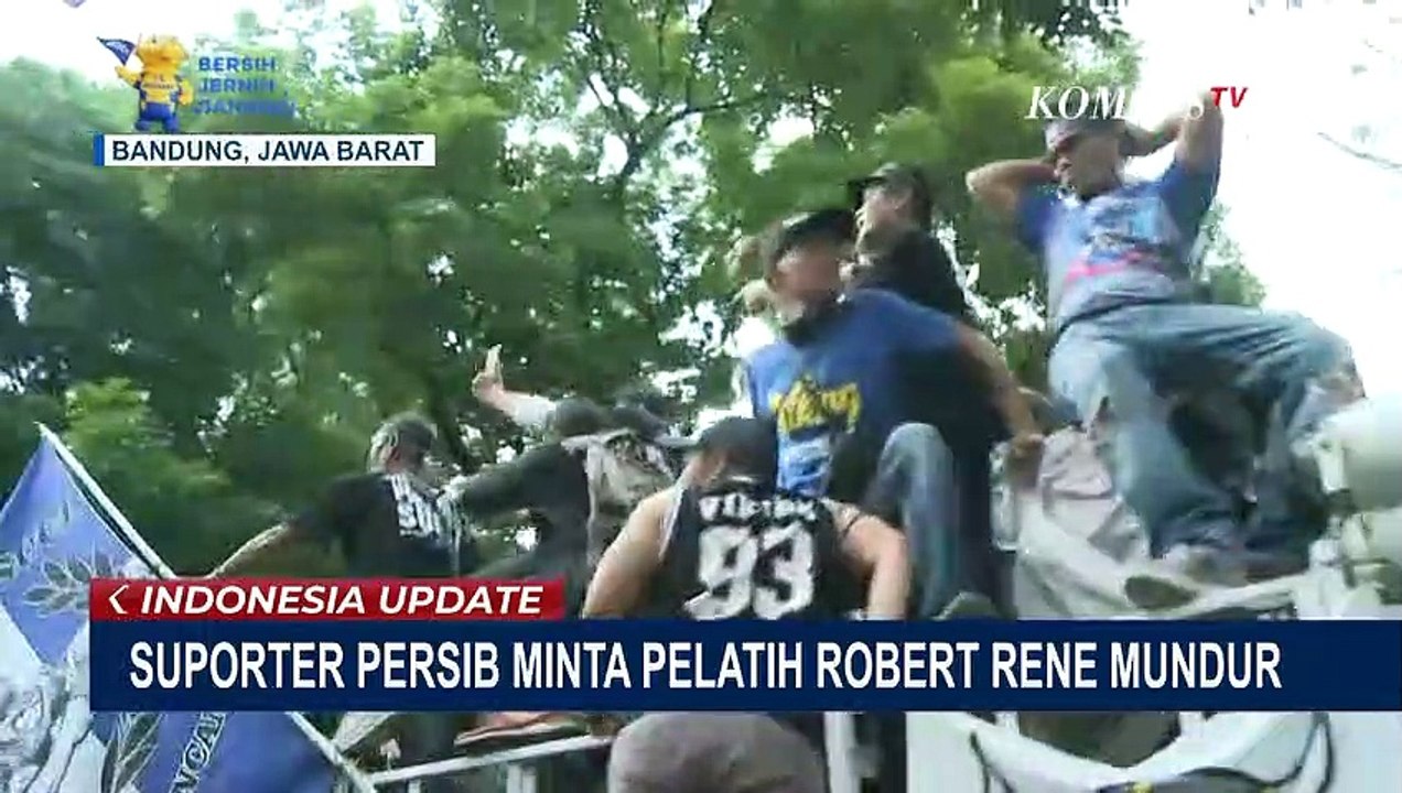 Kepung Graha Persib, Bobotoh Tuntut Robert Rene...