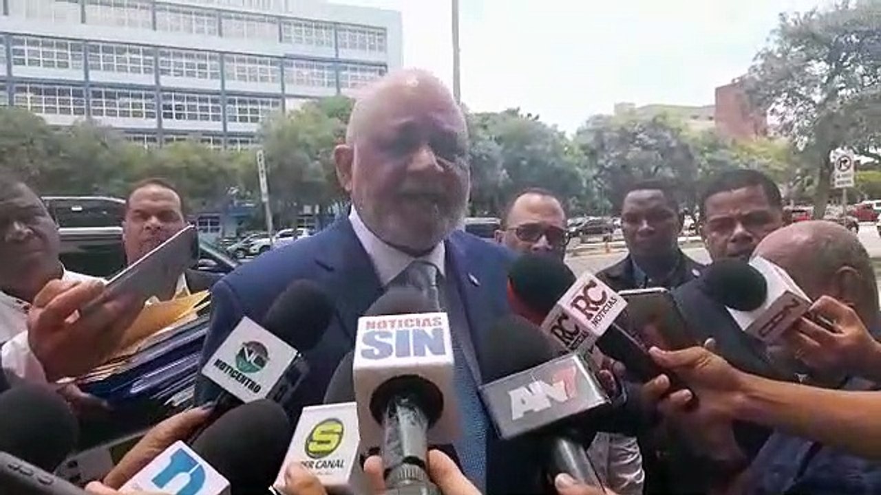 Roberto Fulcar asiste a PEPCA a entregar docume...