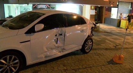 ÜMRANİYE'DE PARK EDİLDİKTEN SONRA HAREKETLENEN UN YÜKLÜ KAMYON ORTALIĞI BİRBİRİNE KATTI