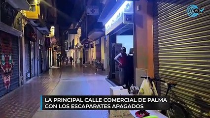 La principal calle comercial de Palma con los escaparates apagados