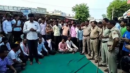 दौसा. गुढ़ाकटला में बाजार रहे बंद, मार्ग किया बाधित