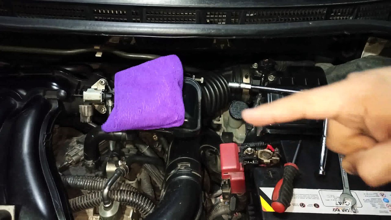 Cómo limpiar el Sensor IAT del Tiida