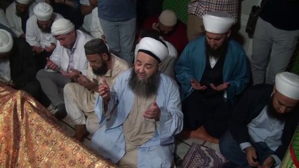 Cübbeli Ahmet Hoca Efendi'nin Hindistan Yeni Delhi'de Bâkîbillâh Hazretleri'nin Kabrinde Ettiği Dua.