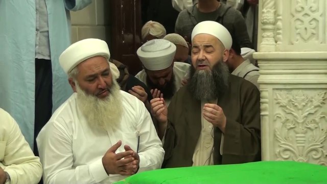 Cübbeli Ahmet Hoca Efendi'nin Hindistan Delhi'de İmamı Rabbânî Hazretleri'nin Kabrinde Ettiği Dua.