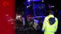 Uşak'ta yolcu otobüsü TIR'a çarptı: Ölü ve yaralılar var