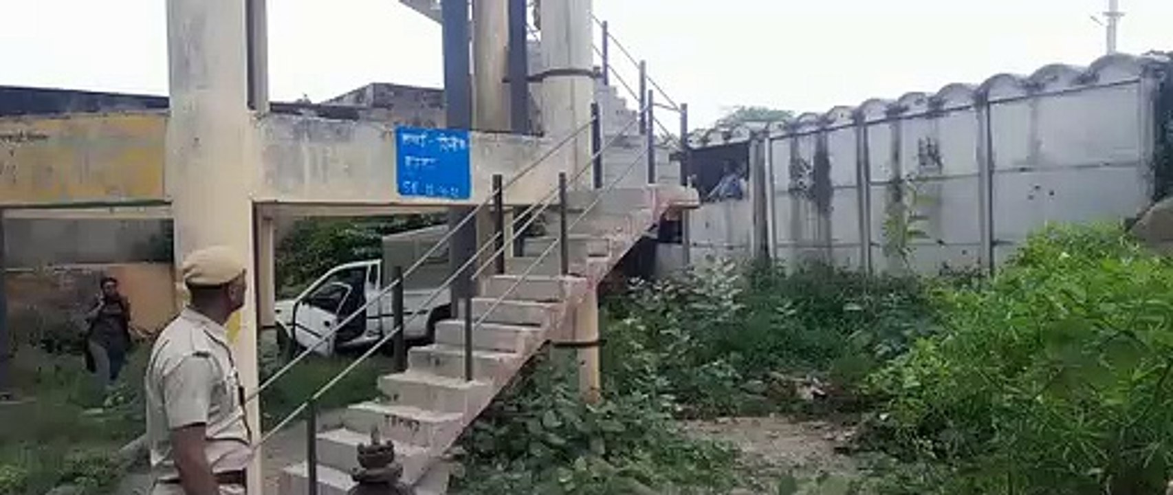 कुम्हेर में जलदाय विभाग की पानी की टंकी पर चढ़ी महिला