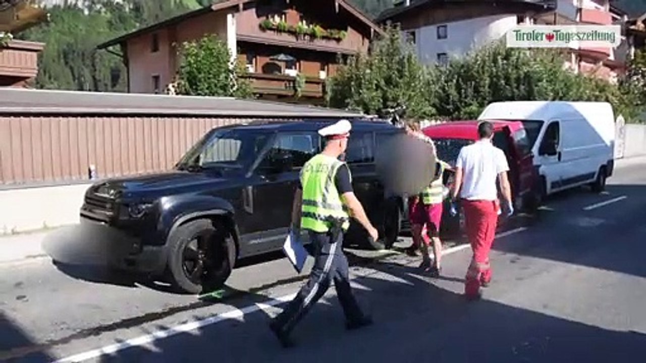 Auffahrunfall in Ramsau im Zillertal: Zwei 61-jährige Lenker verletzt