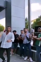 Zabıtaların Kürtçe şarkı engeline karşı gençlerden İBB önünde  protesto