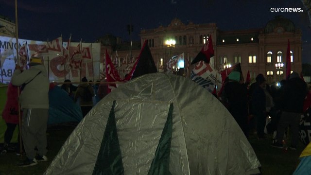 Argentina, carovita e inflazione: protesta davanti alla Casa Rosada