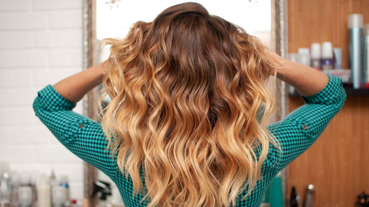 Beach Waves: Die 3 besten Methoden für welliges Haar