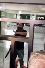 مودع مسلح يقتحم  مصرفاً في الحمرا