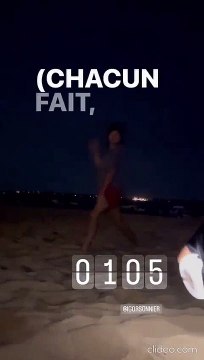 Laure Manaudou et Jérémy Frérot passent la soirée avec des amis à la plage