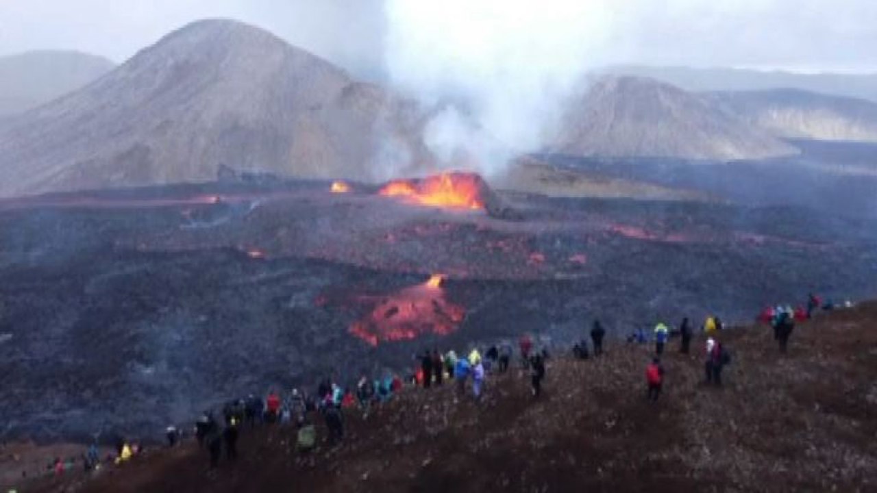 Continua la spettacolare eruzione del Fagradalsfjall in Islanda