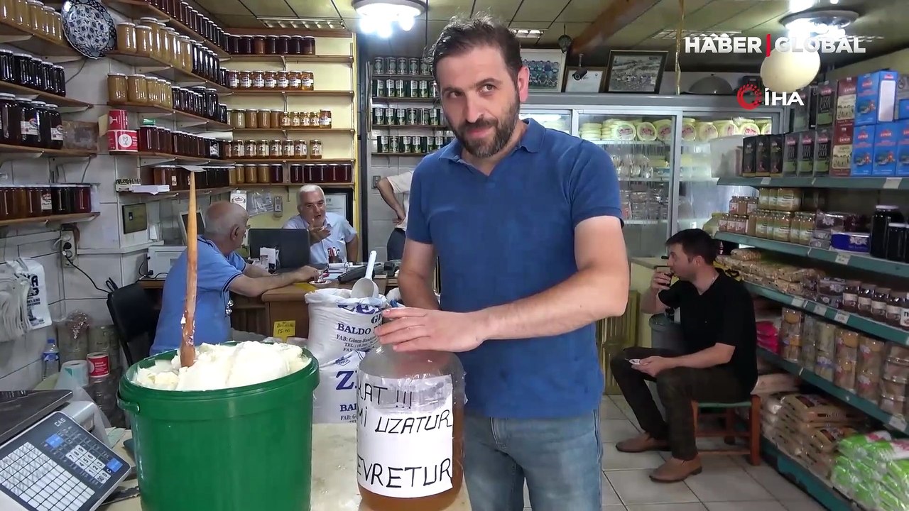 Rizeli bal satıcısı, bayılan ayıya teşhisi koydu: Bu bal adami uzatur, bayiltur