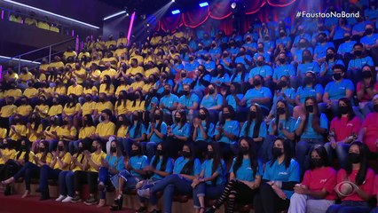 Nil Agra faz stand-up sobre a vida dura dos pais e diverte auditório