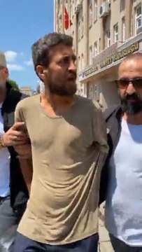 EŞİNİ ÖLDÜRÜP, SOSYAL MEDYADAN 'GURURLU HİSSEDİYOR' PAYLAŞIMI YAPAN ŞÜPHELİ YAKALANDI