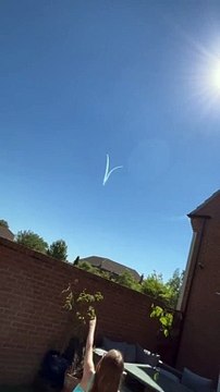 Ex-Red Arrows pilots make heart in skies above Doncaster.