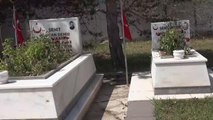 Son dakika haber! Şehit aileleri dernek başkanları Bedirhan bebek ve annesinin mezarını ziyaret etti