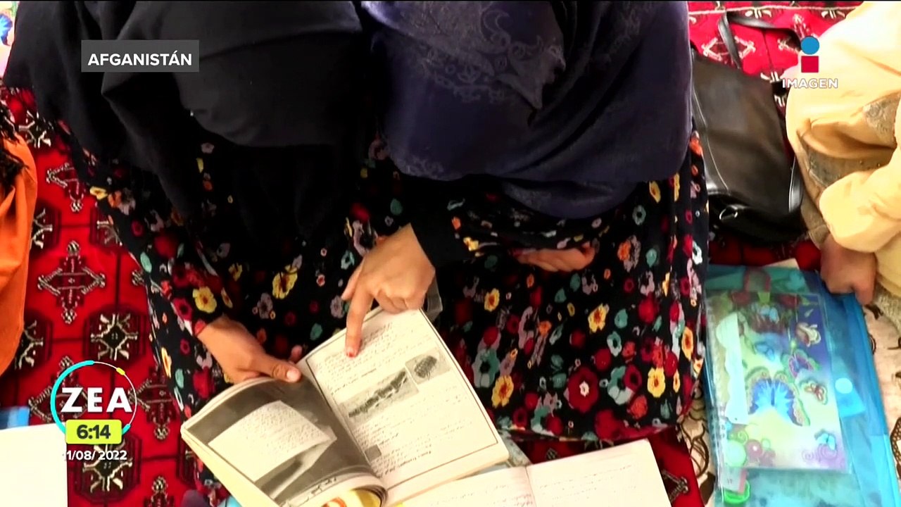 Mujeres afganas desafían a los talibanes y acuden a escuelas secretas