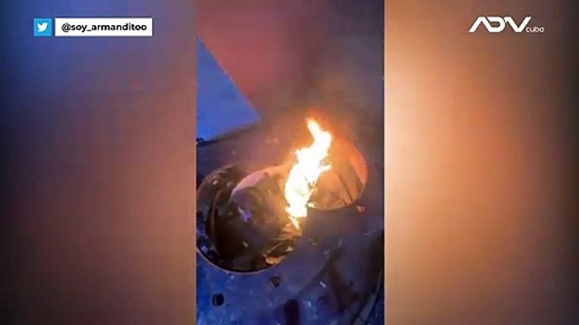 Haciendo fogatas para terminar de comer