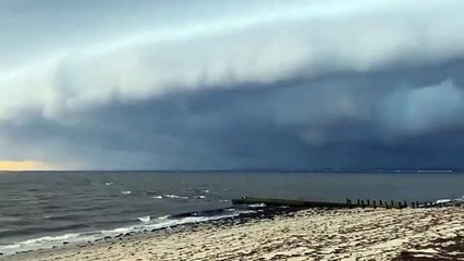 Una mujer logró grabar un fenómeno en las nubes muy poco visto en el mundo
