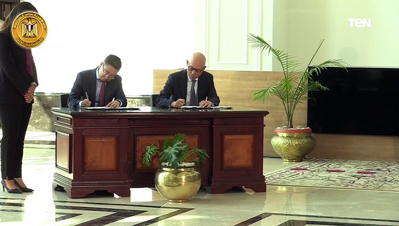 رئيس الوزراء يشهد مراسم توقيع اتفاق انشأء البنية الفوقية لمحطتي الحاويات بمينائي السخنة والدخيلة