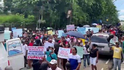 Cientos protestan por daños al río Jamao