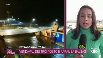 Vendaval destrói posto e paralisa balsas